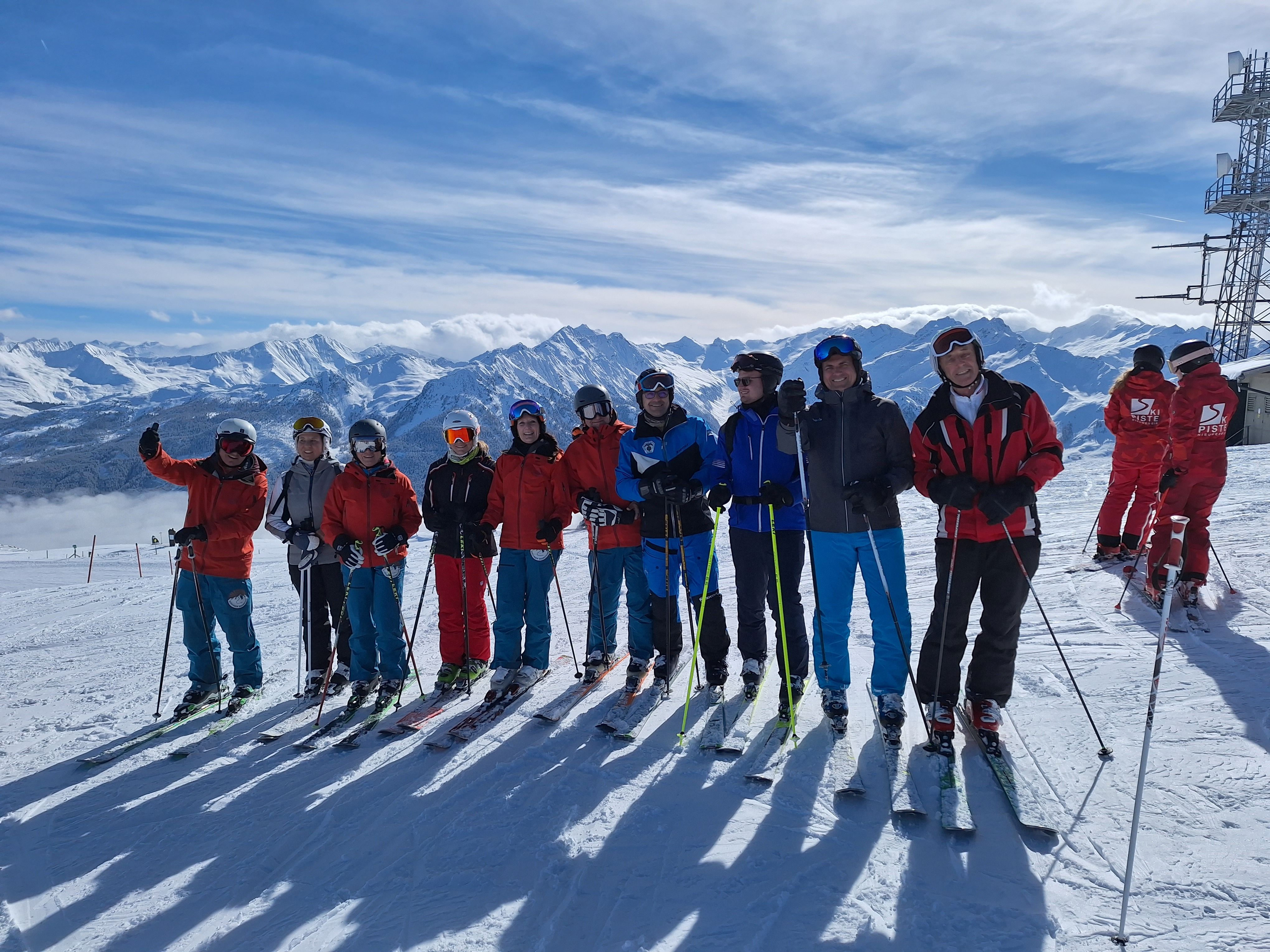 Göttinger Skifahrer vor den hohen Tauern mit dem Großvenediger im Hintergrund