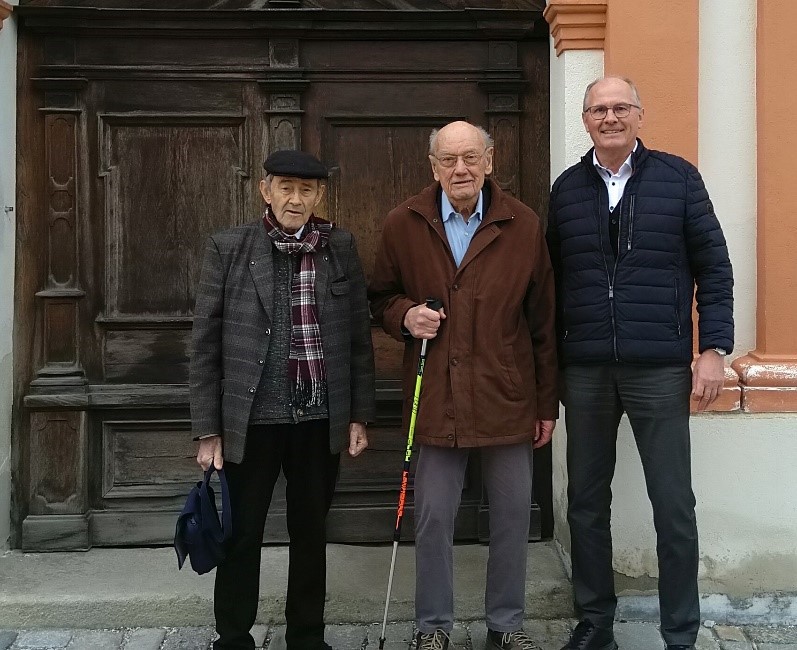 Ehrenbeirat Pfarrer Erich Schmucker, Jubilar und Ehrenpräsident Toni Linsmeier und Pressereferent Hans Grundner